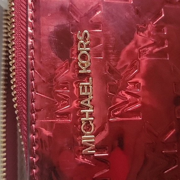 Michael Kors Cherry Red Metallic Jet Set Crossbody Bag with Accessories - Picture 3 of 7